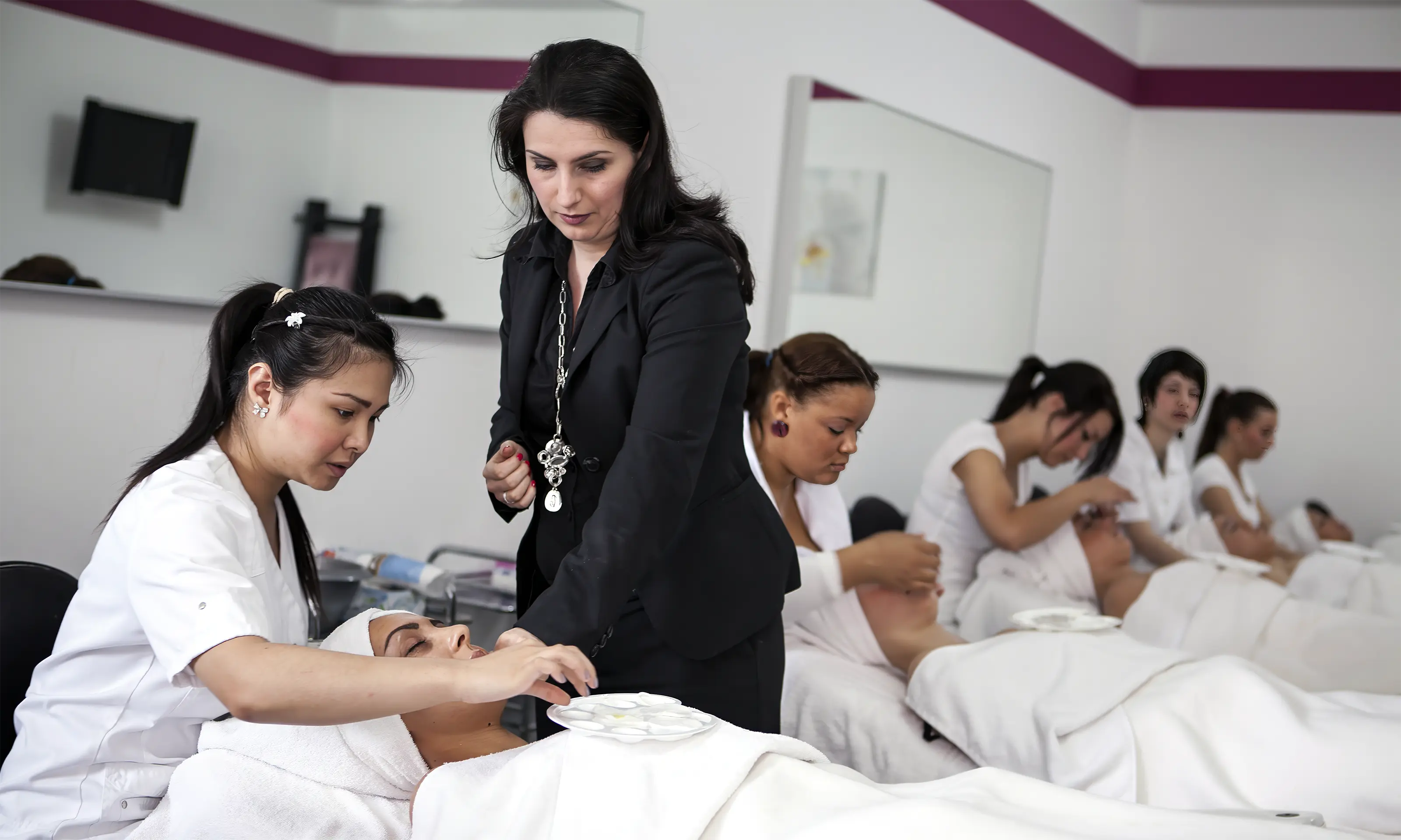 Kosmetikausbildung 24 Monate an der Kosmetikschule Beautyworld